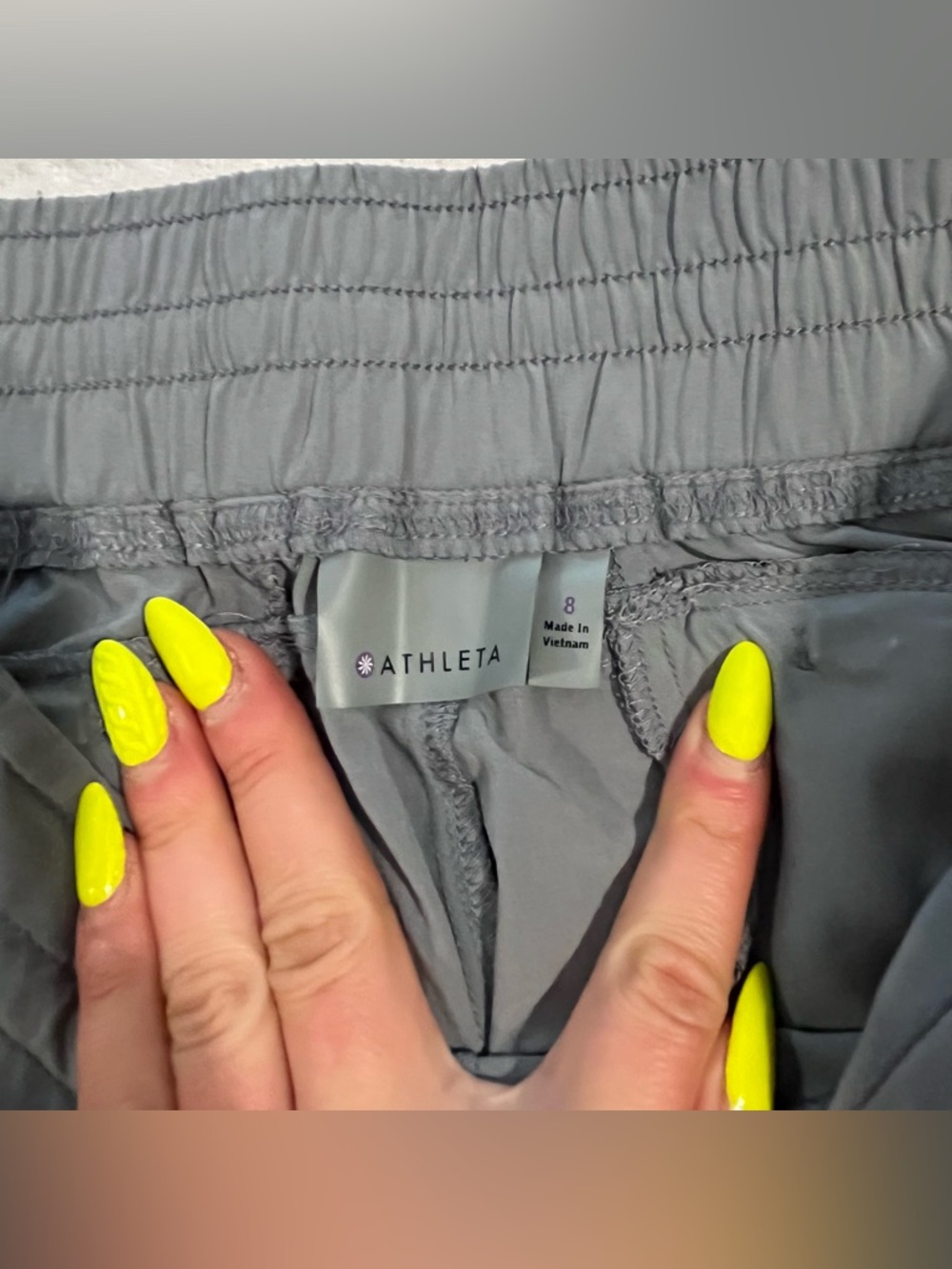 Athleta Women’s Gray Capris Cropped Joggers Trackpants Size 8 Lightweight - Picture 4 of 6